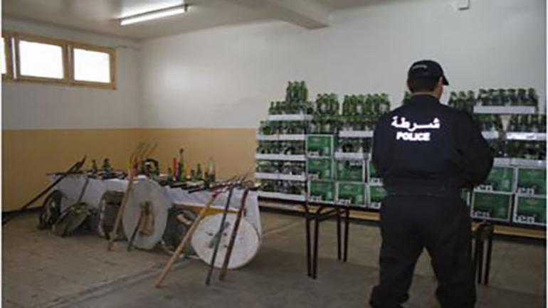 في إطار مكافحة ظاهرة بيع المشروبات الكحولية بدون رخصة  قوات الشرطة بالمصلحة الولائية للشرطة القضائية بأمن ولاية الجلفة تحجز سلاح ناري، وكمية معتبرة من المشروبات الكحولية.