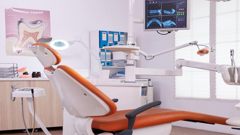 عندما يصبح علاج الأسنان ترفًا… صرخة مواطنين في وجه الغلاء وانفلات الأسعار