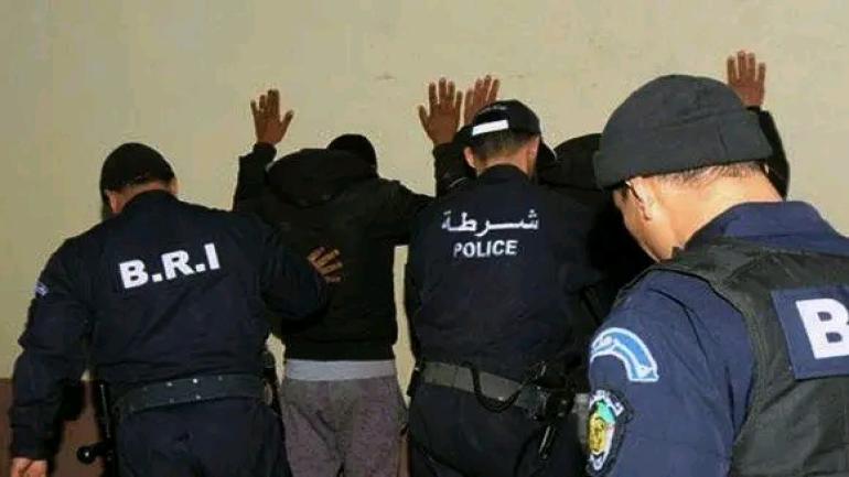 امن العاصمة يوقف شخص بثّ فيديو مخلّ بالحياء في منصات التواصل الاجتماعي