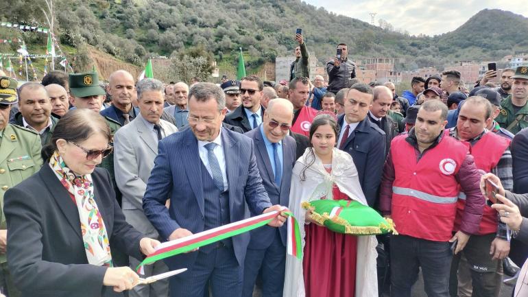 وزير الأشغال العمومية يطلق مشاريع تطوير الطرق والمنشآت في ولاية سكيكدة