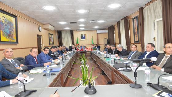 وزير التربية الوطنية يشرف على ندوة وطنية تحضيرا لامتحاني شهادة التعليم المتوسط والبكالوريا ويعلن عن رقمنة التسجيل في السنة الأولى ابتدائي