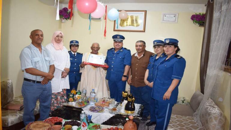 شرطة الجلفة تكرّم مجاهدًا من متقاعديها: وفاءٌ لتاريخٍ لا يُنسى