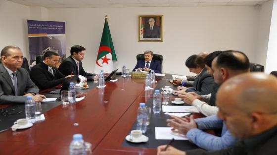وزير الاتصال يفتح ملفات المهنة مع “المنظمة الوطنية للصحفيين الجزائريين” ويشدد على ترقية الصحافة الجوارية