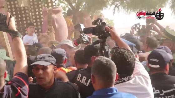 من الزميلة سكان الجلفة يرفضون الوفد الوزاري