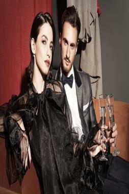 أغرب علاقة للمشاهير: رابطة عبر القوارض الطائرة وأكثر من ذلك