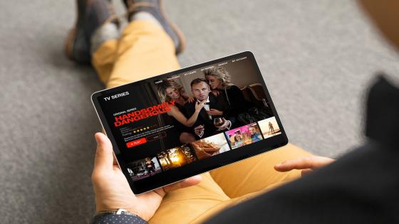 قائمة أفلام نتفليكس لصيف 2022 مليئة بنجوم هائلين والكثير من الإمكانيات والقصص