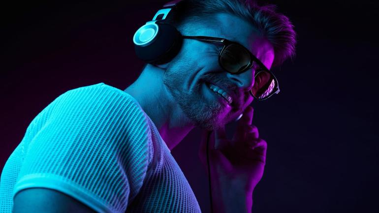 العدد الجديد من مجلة What Hi-Fi؟ متاح الآن: جهاز بث الموسيقى، أنظمة متكاملة والمزيد