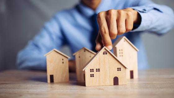 احتمالية انخفاض أسعار المنازل التي تؤثر على سوق الإسكان المحلي، عبر مخطط تفاعلي