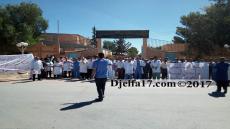 نظم اليوم الفرع النقابي للمؤسسة العمومية الاستشفائية بحاسي بحبح والمجلس الطبي بالمستشفى وكذا كل الاطباء العامون والممرضين والعمال الاداريين وقفة سلمية