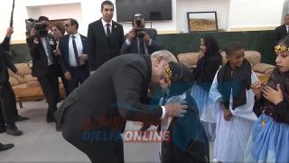 خطاب قويّ من أطفال تندوف موجّه للسيد رئيس الجمهورية، عقب نزوله بمطار الرائد فراج ظُهر اليوم، لأداء زيارة عمل وتفقد للولاية.