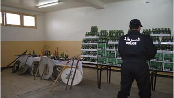 في إطار مكافحة ظاهرة بيع المشروبات الكحولية بدون رخصة قوات الشرطة بالمصلحة الولائية للشرطة القضائية بأمن ولاية الجلفة تحجز سلاح ناري، وكمية معتبرة من المشروبات الكحولية.