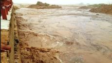 واد المجبارة يجرف أم وطفلين. كانا رفقه ابيهما للتنزه والراحة.